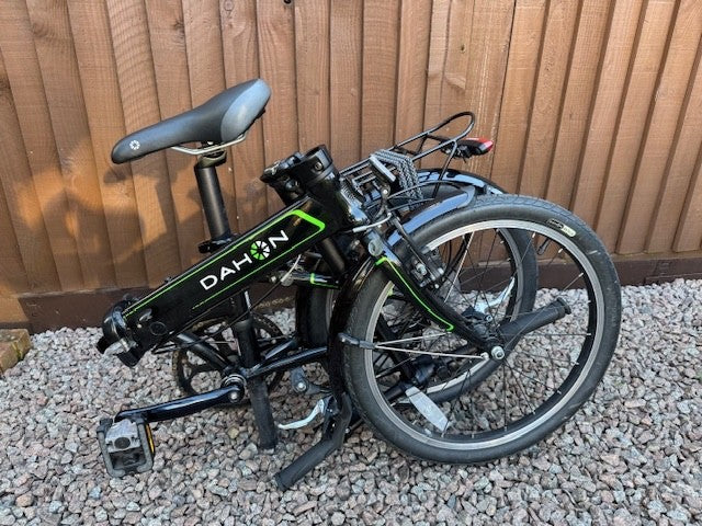Dahon D8 Vitesse folding bicycle, black in colour.