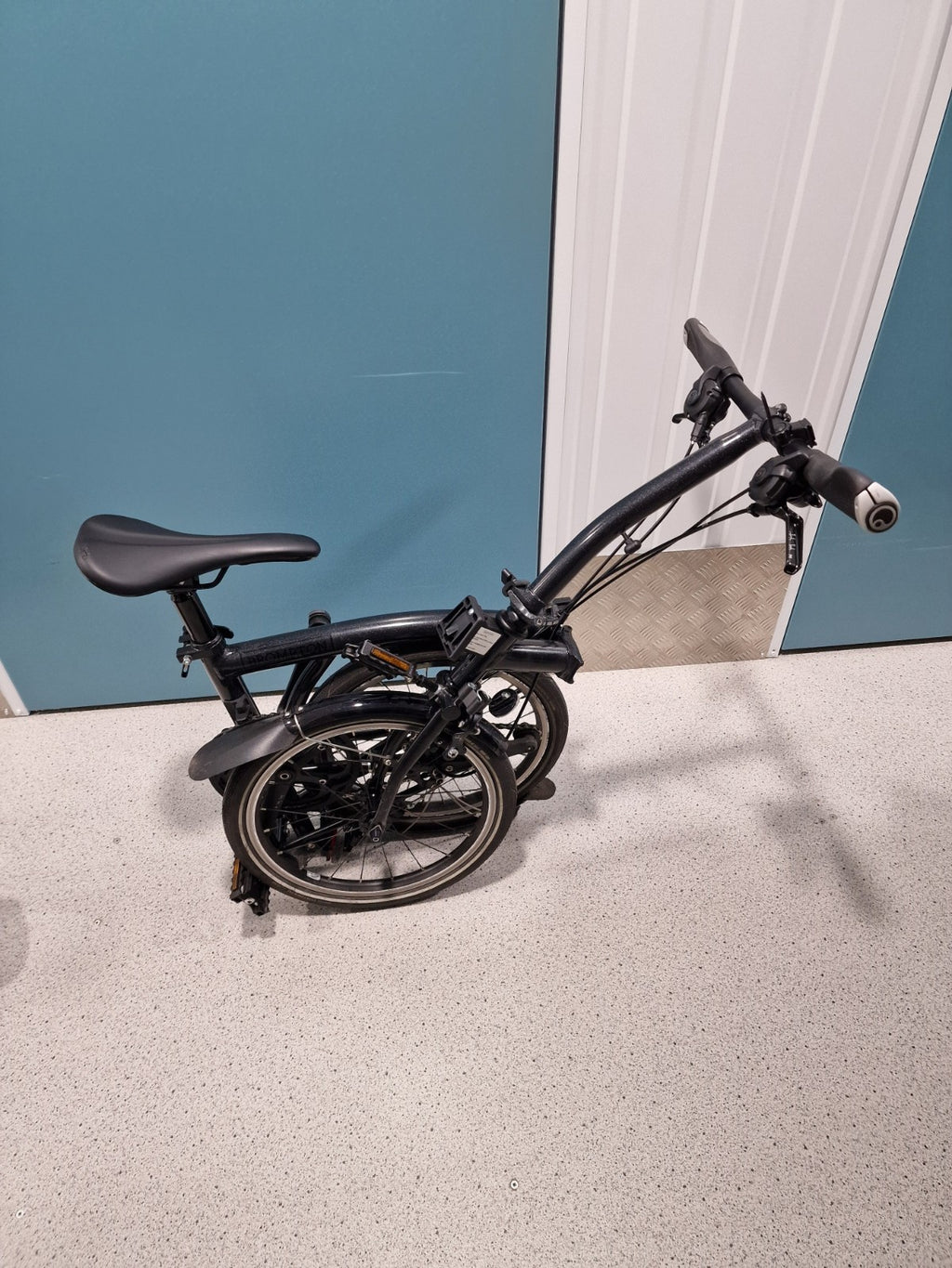 Brompton P Line Explore 12 Speed Folding Bike in Excellent Condition