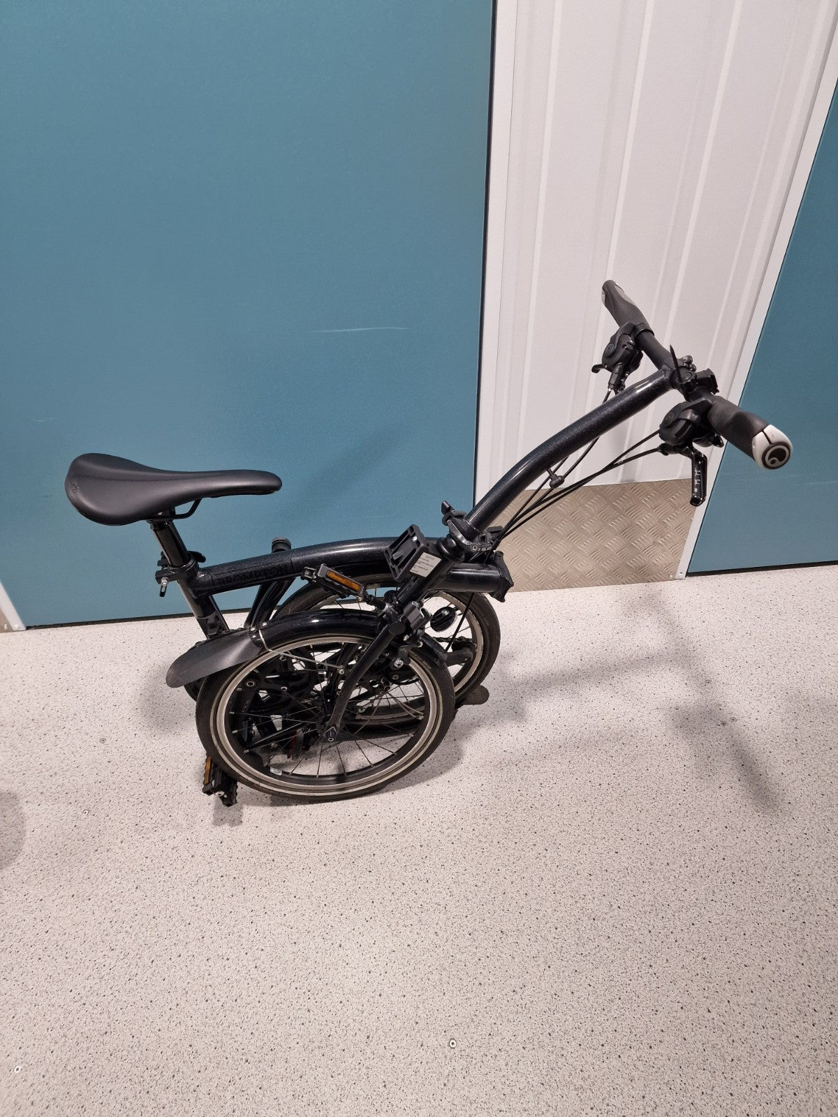 Brompton P Line Explore 12 Speed Folding Bike in Excellent Condition