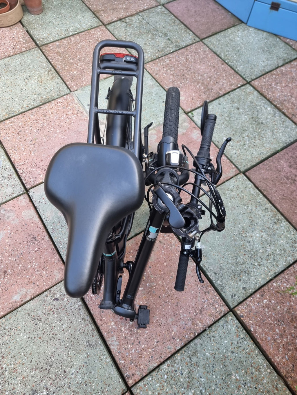 Raleigh Stow--E--Way Compact 8-Speed Folding Bike - Black