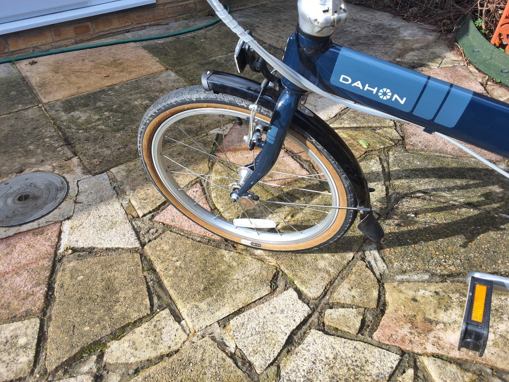 Pair of Dahon Vitesse D7  Aluminium Folding Bikes 7 Speed with Carry bags
