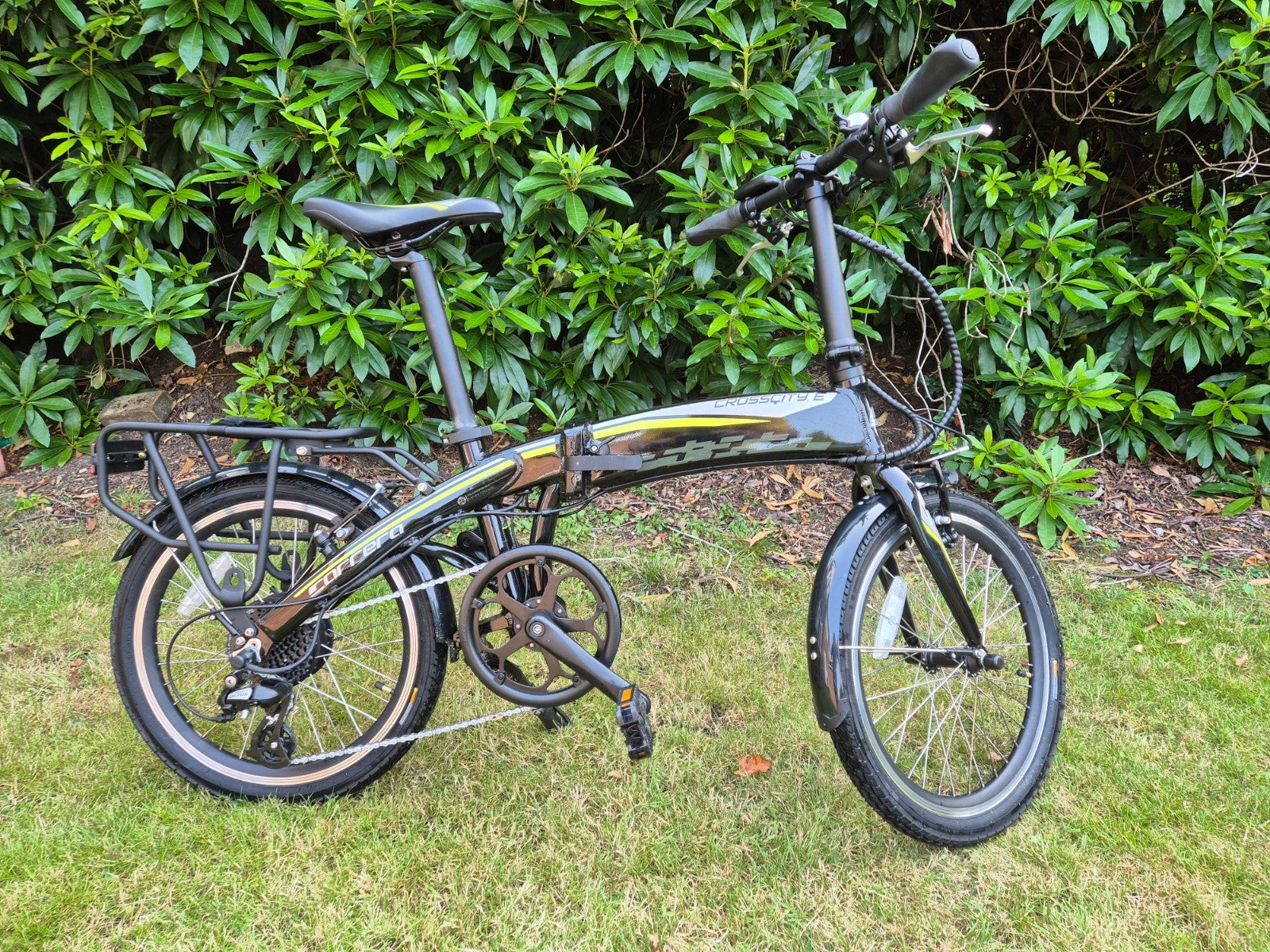 Fully Folding E Bike. 20" Aluminium Wheels. Halfords Carrera Cross City