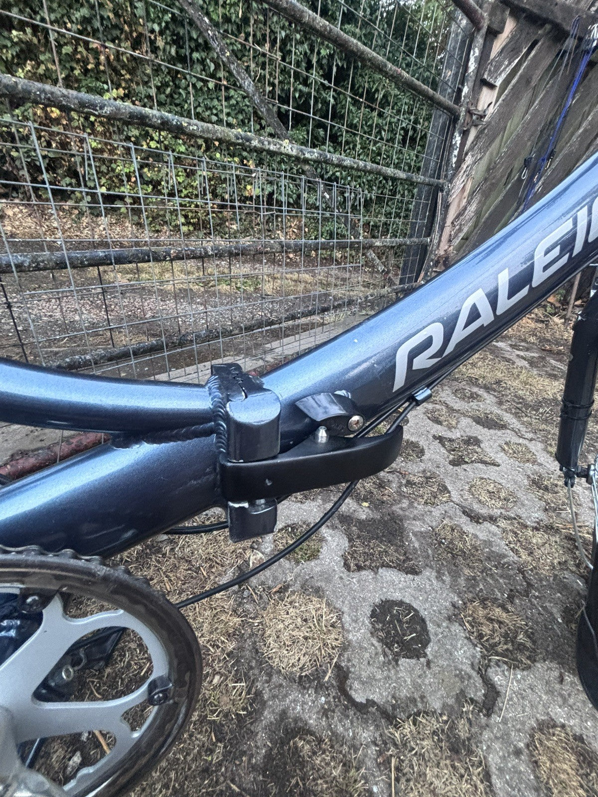 Raleigh Evo 7sp Folding Bike Aluminum Frame, 20" Wheels, 7-Speed with Revo Grip