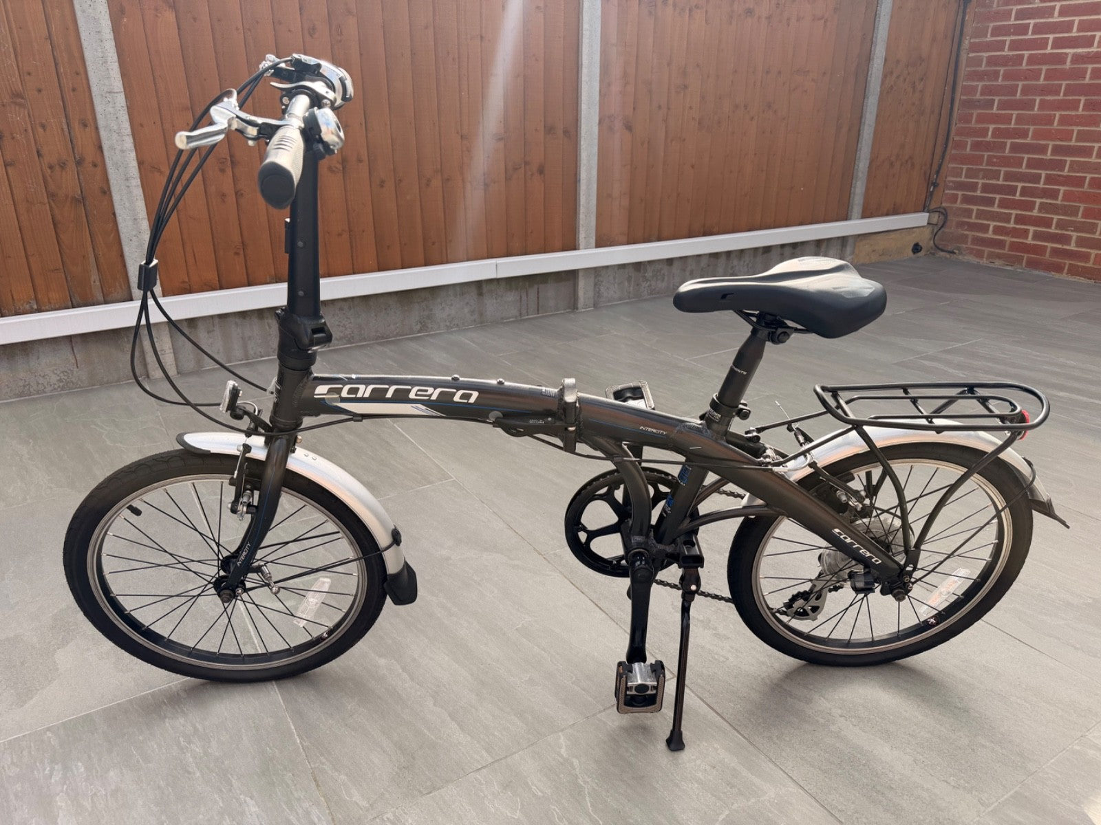 Carrera Intercity Folding Bike unisex  20" Wheels - Hardly used! Mint condition