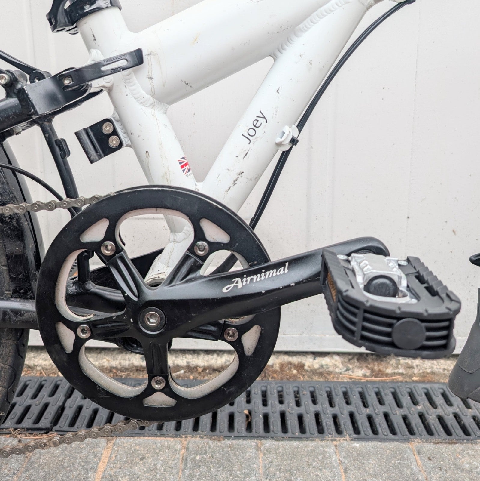 Airnimal Joey Sport Folding Bike - White - Great Mechanical Condition with Rack
