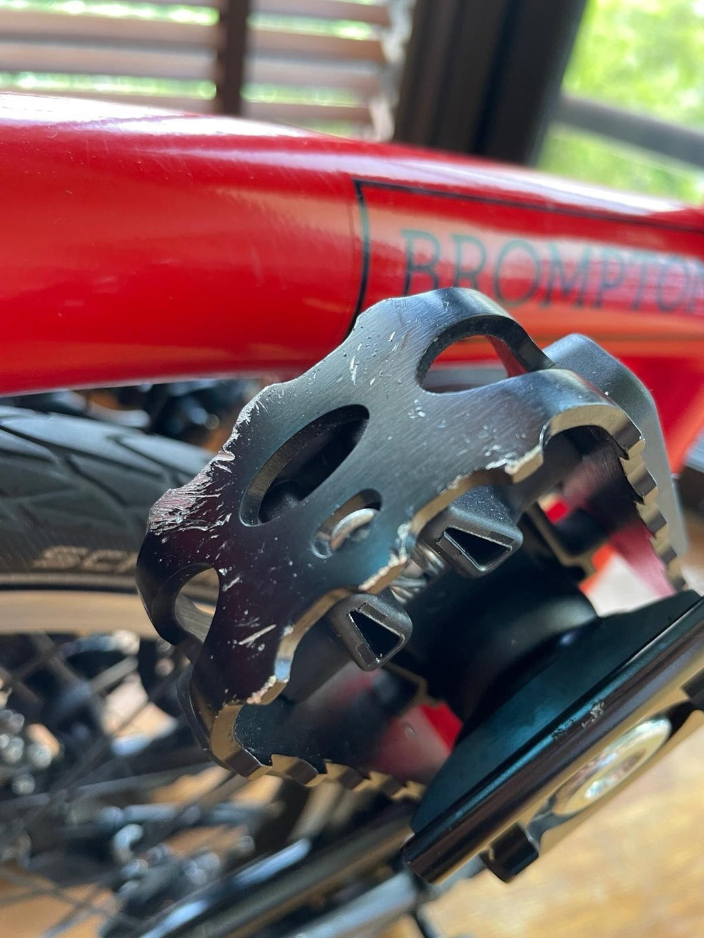 Brompton M6L Black Edition Rocket Red 6 Speed Dynamo Lights