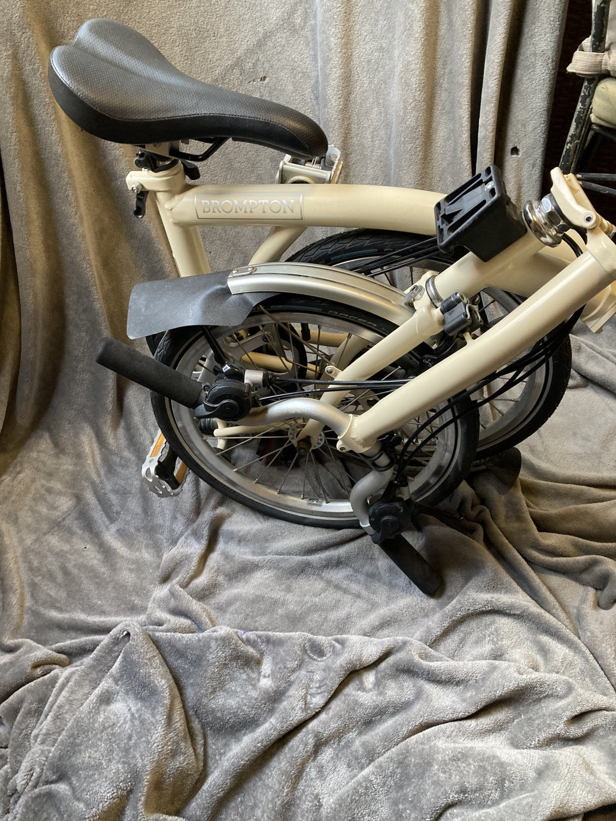 Brompton C Line M6L (6 Speed)  folding bicycle - Cream - Excellent Condition