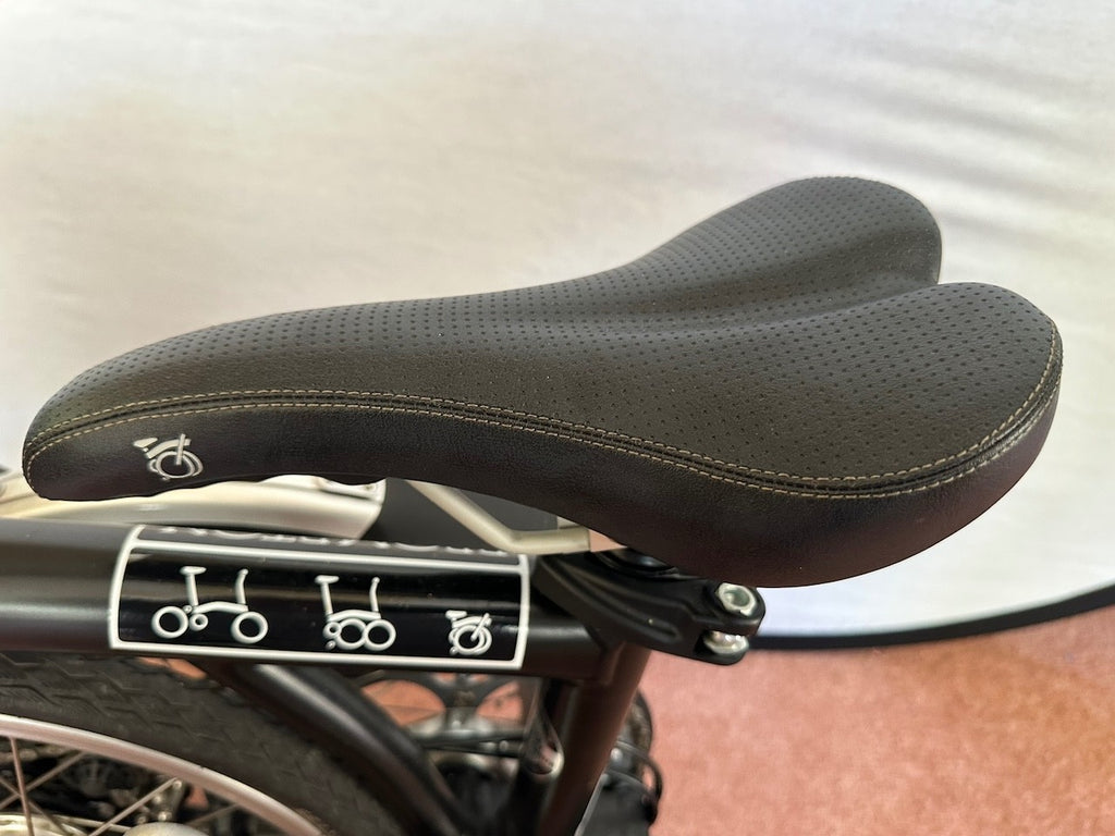 Brompton Folding Bike Black 6 Speed Gears Rear Carrier Bell Used Once M6R