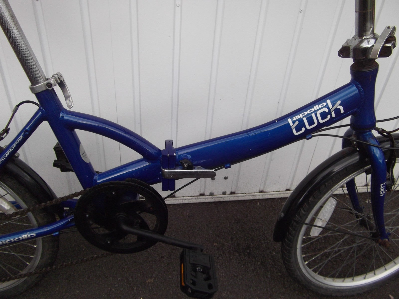 Apollo Tuck Folding Bike 20in Blue 6-Speed V-Brake Kickstand
