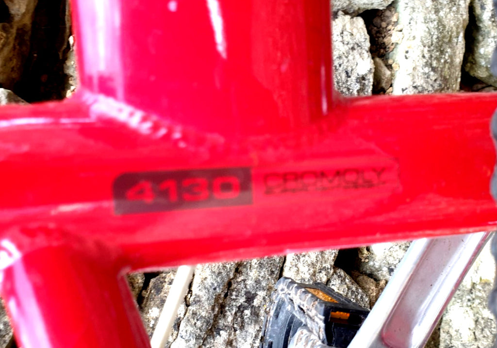 Dahon Speed D7 with pump in the Seatpost. 7 speed rapid rise gears.