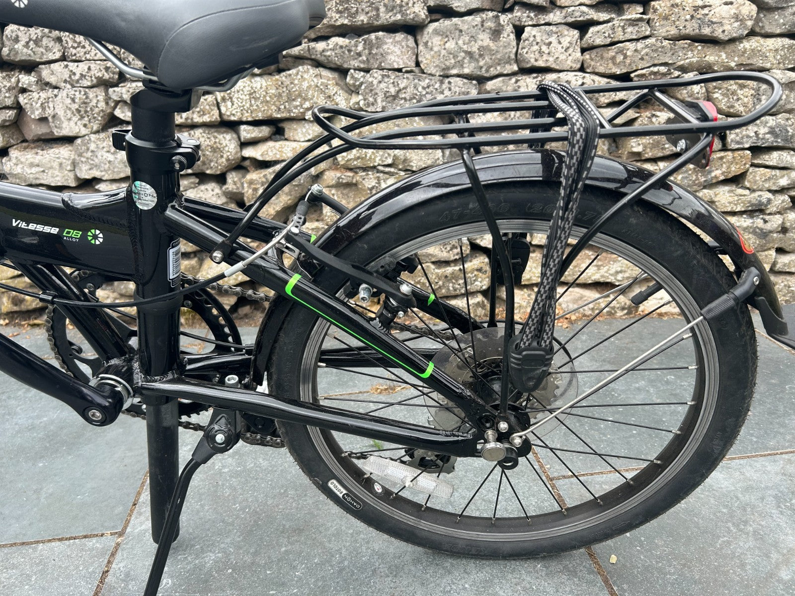 Dahon Vitesse D8 folding bike black.