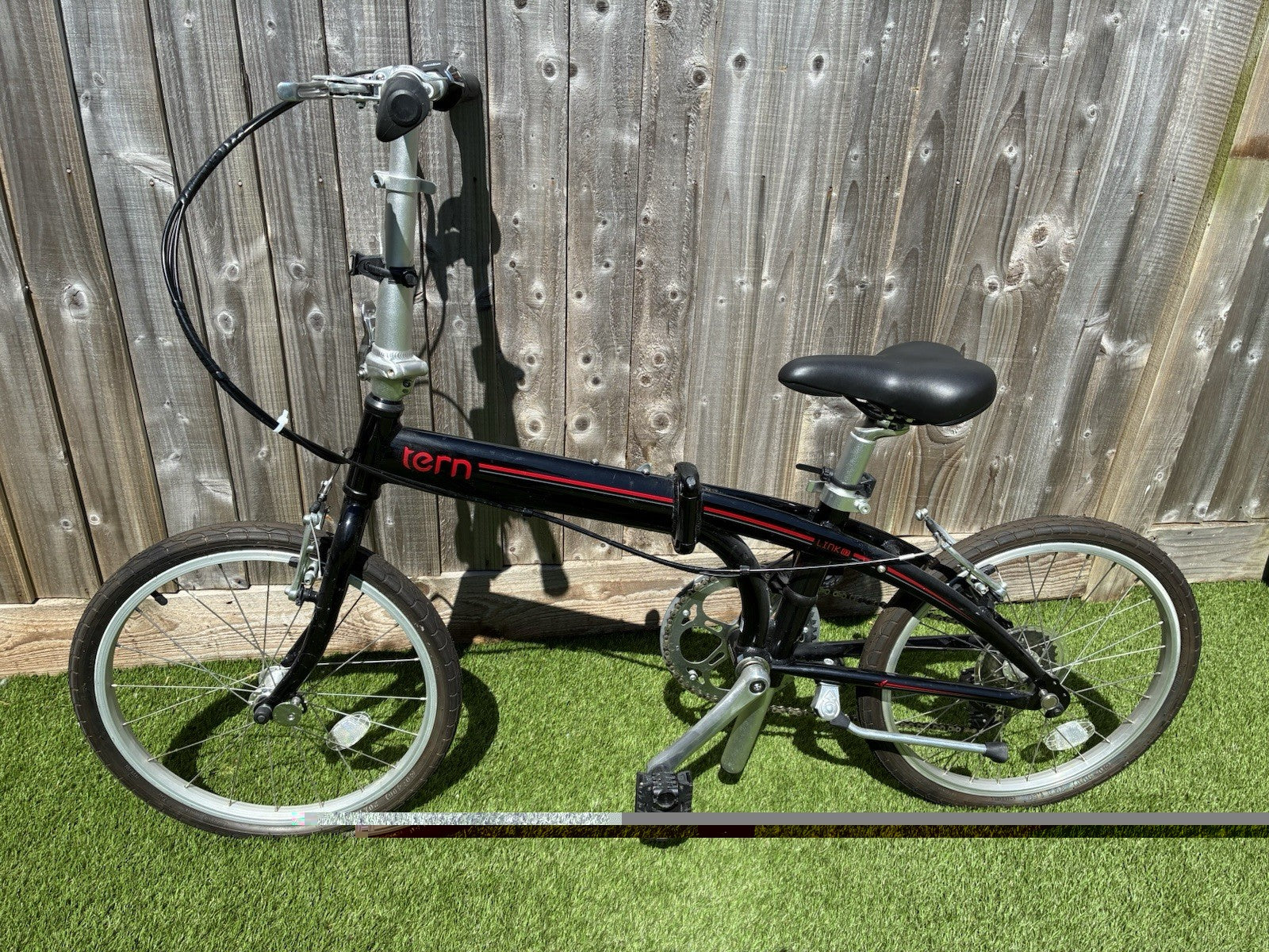 Tern Link B7 20in Folding Bike Black/Red/Silver.7 speed Shimano gears.
