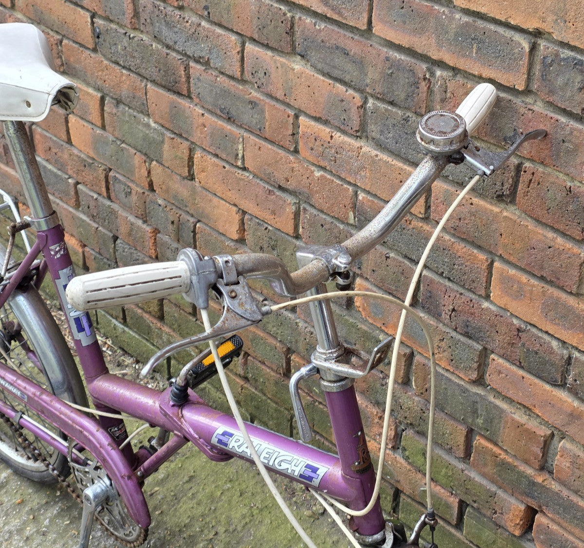 1970's VINTAGE Raleigh Stowaway FOLDING Bike (17" FRAME SIZE w/ 20" WHEELS)