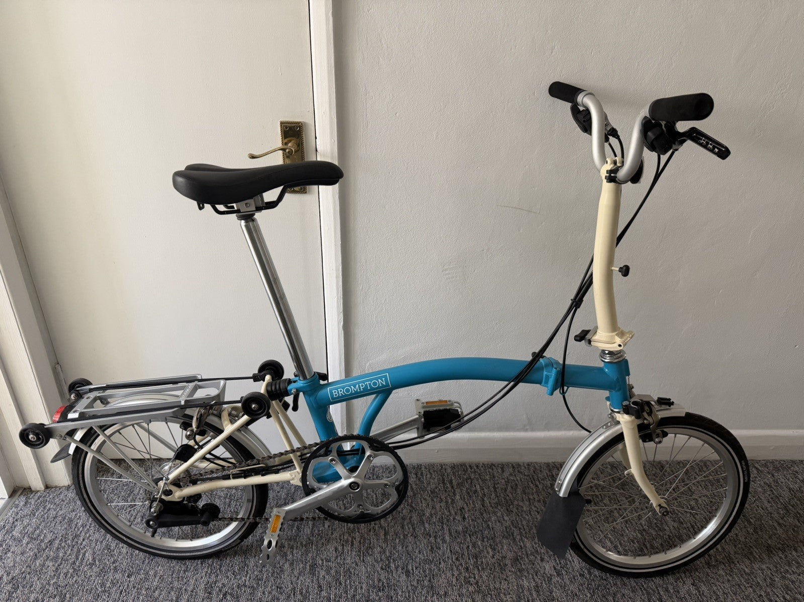 Brompton C Line M6R (6 Speed) folding bicycle - Blue (Excellent Condition)