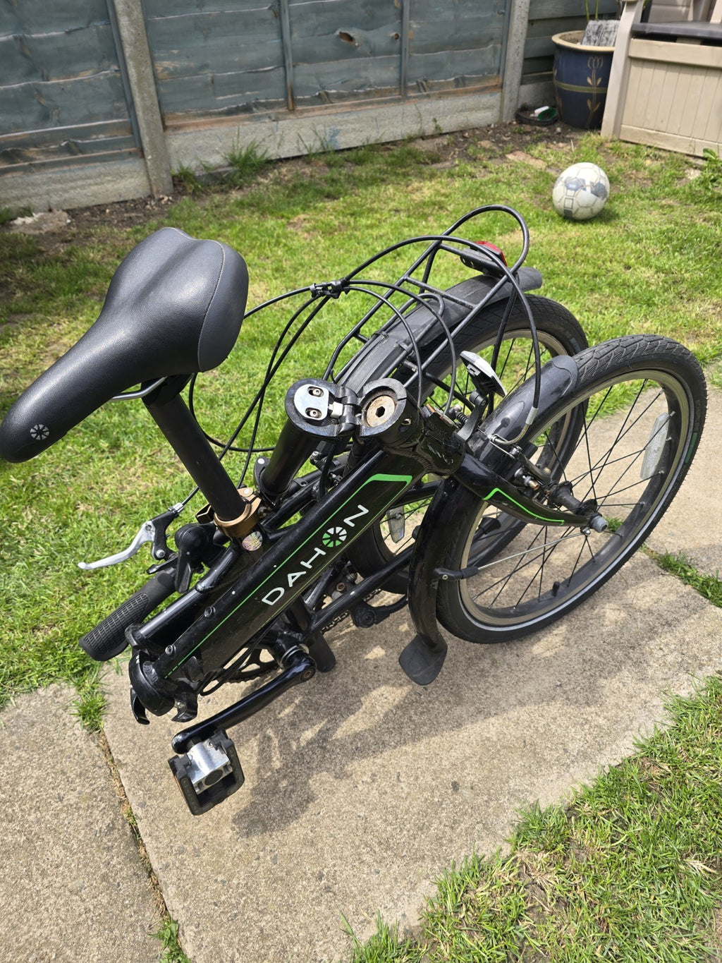DAHON Vitesse D8 Folding bike, 8 Speed,Black,Rideable, need some minor repairs