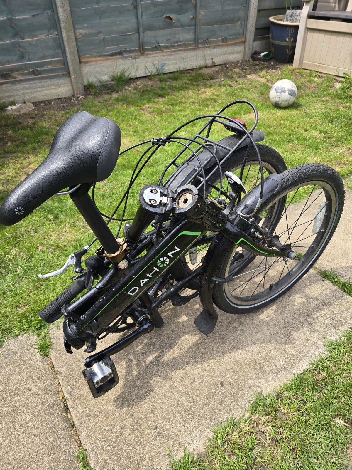 DAHON Vitesse D8 Folding bike, 8 Speed,Black,Rideable, need some minor repairs