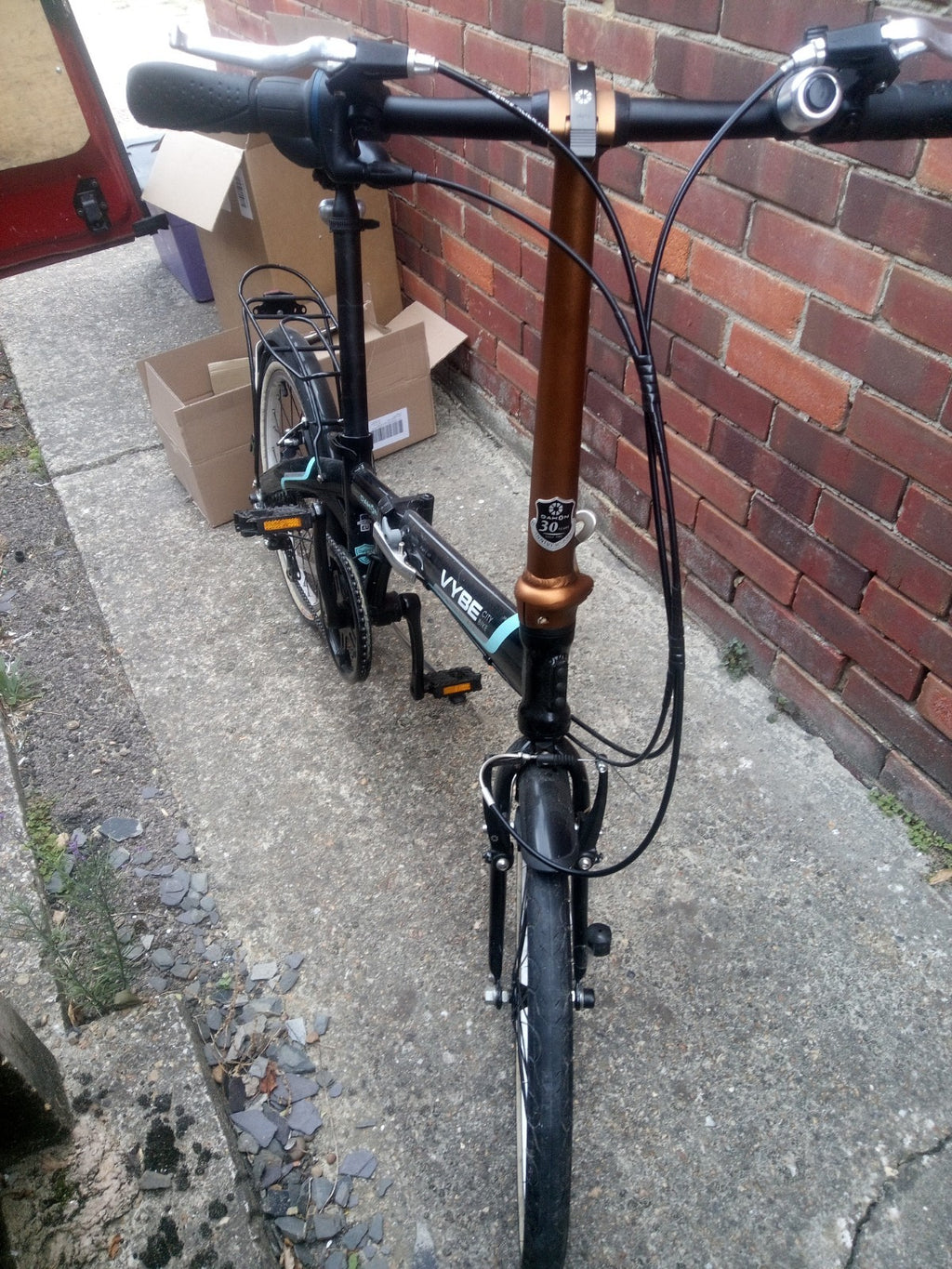 Dahon Vybe 20 Inch Folding Bike ideal commuter bike, barely used