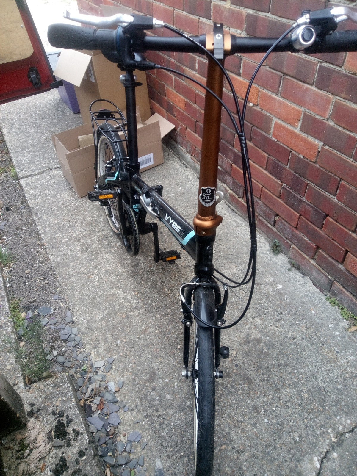 Dahon Vybe 20 Inch Folding Bike ideal commuter bike, barely used