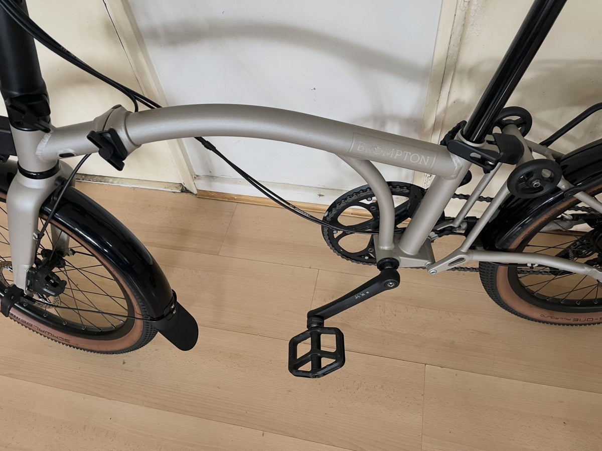 Brompton G Line Folding Bike 8-Speed, Traildust White w rack & mudguards Small