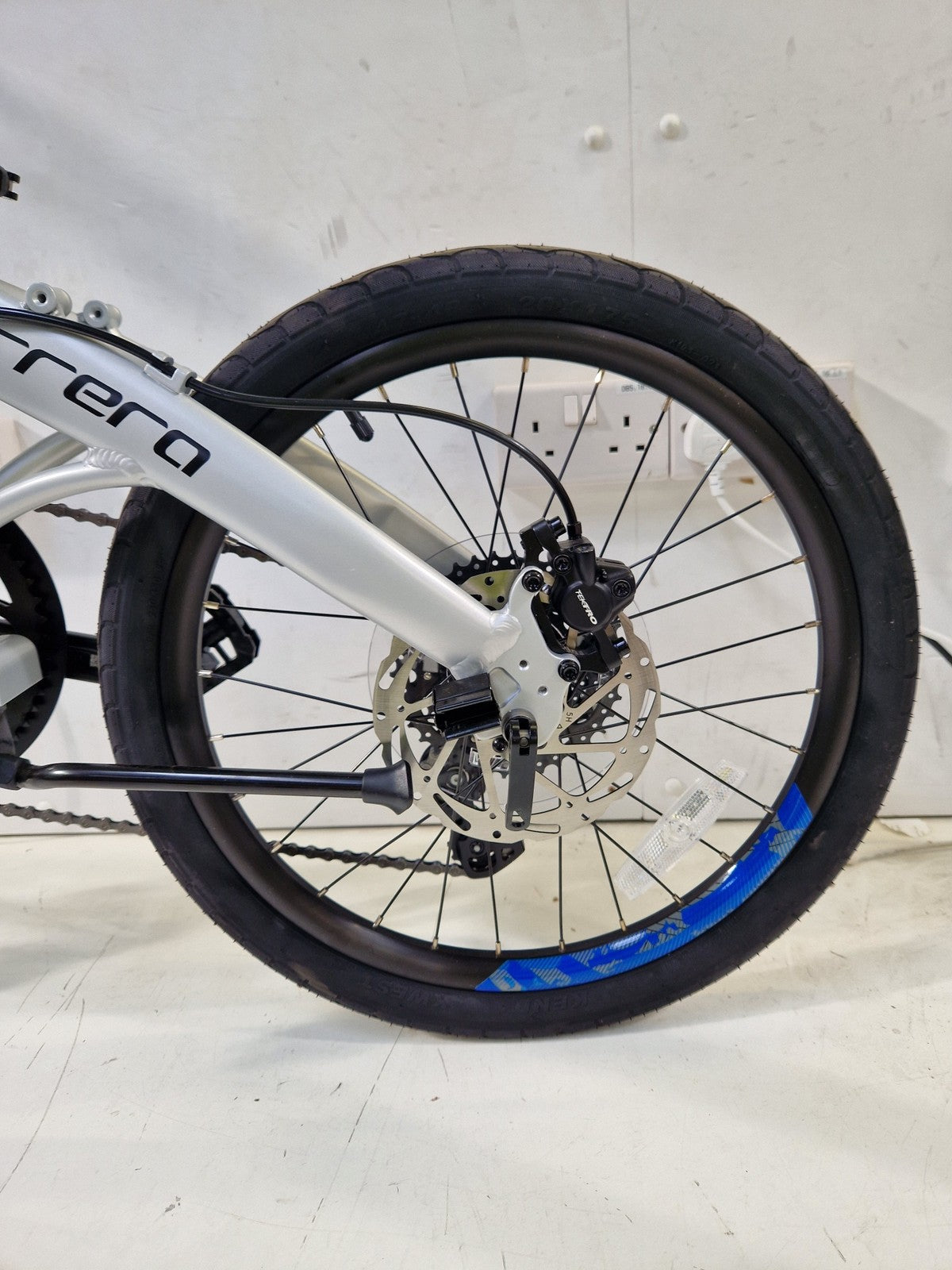 Carrera Intercity 2 Folding Bike 20in Wheels 9 Speed - Alloy - Silver (Used)