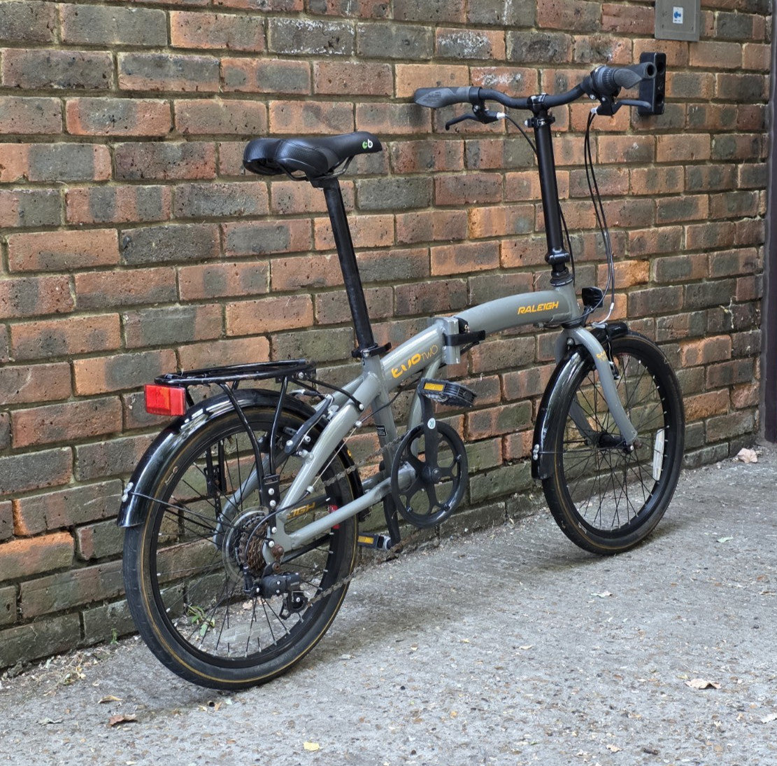 RALEIGH EVO TWO FOLD UP BIKE (20" WHEELS)