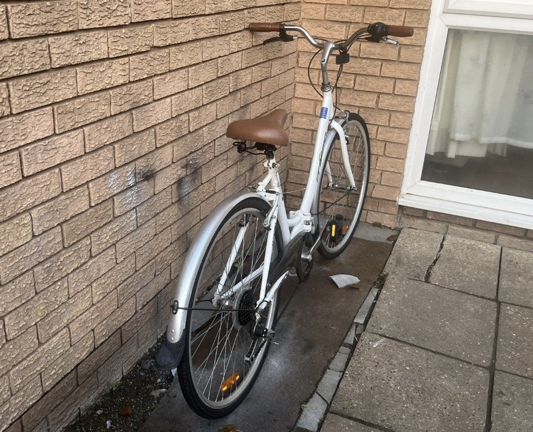 ECOSMO LADIES FOLDING BIKE IN PERFECT WORKING ORDER RIDE AWAY