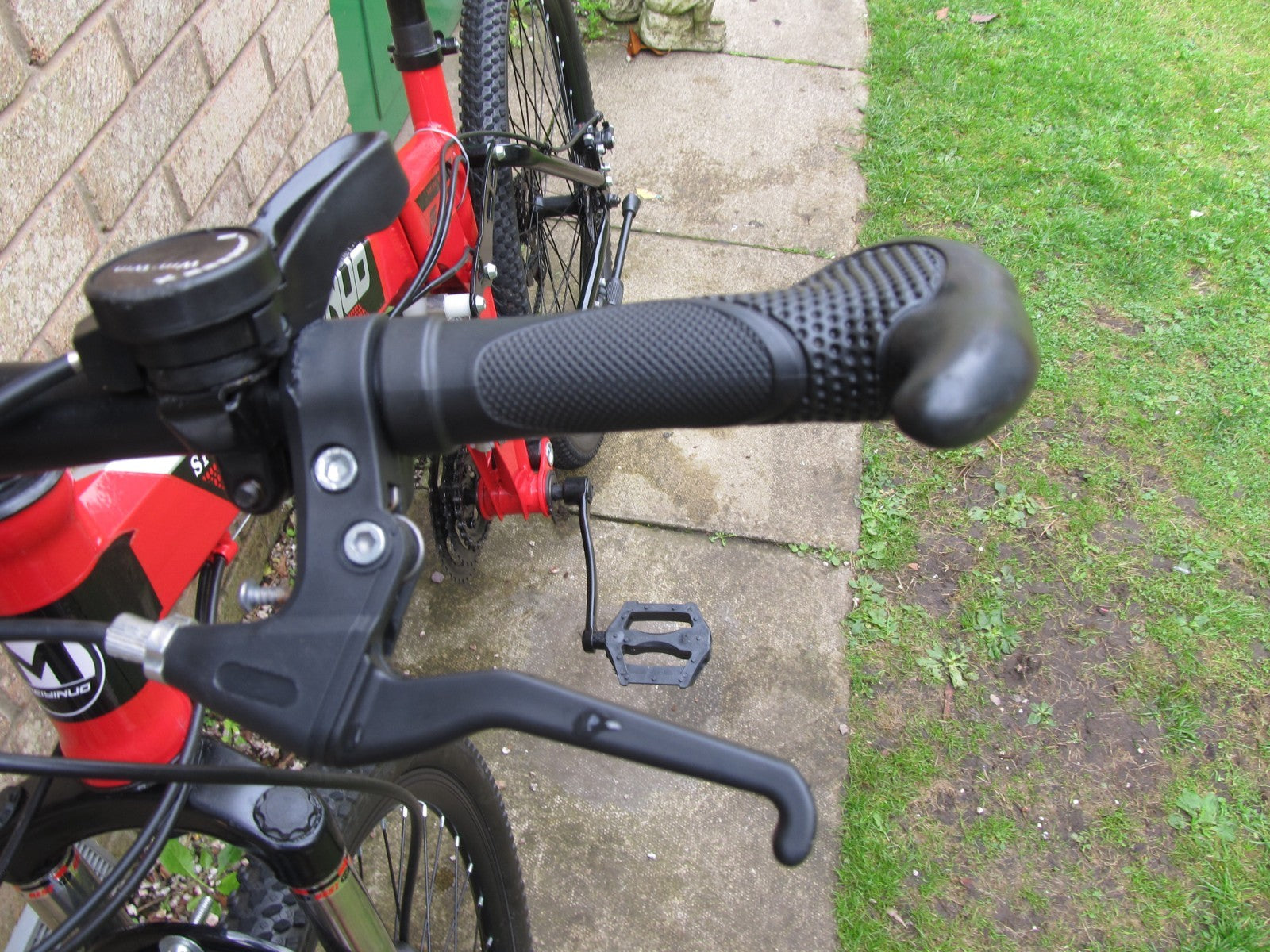 BIKE - MOUNTAIN BI FOLD - 26" WHEELS - DISC BRAKES  UNISEX - EXCELLENT CONDITION