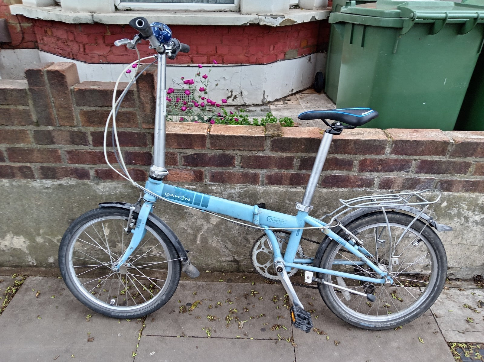 Dahon Speed D7 Folding Bike 7-Speed with extras,u-lock, pannier bag, light, bell