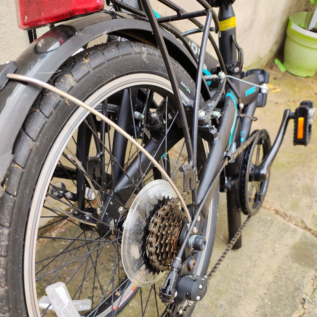 Dahon Vybe 20 Inch Folding Bike ideal commuter bike with basket