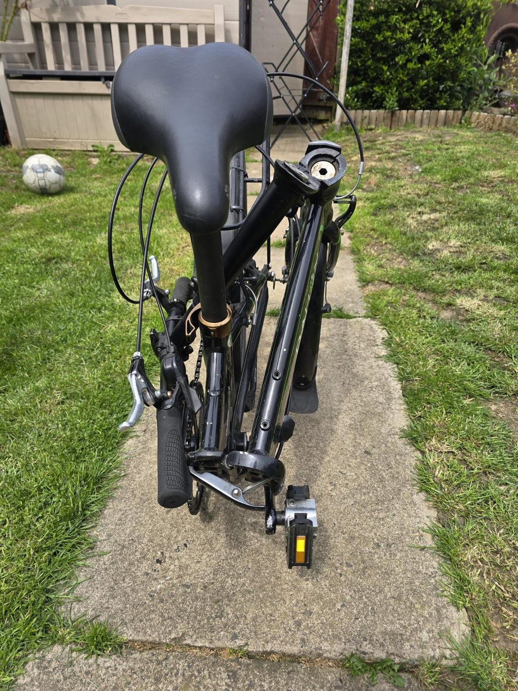 DAHON Vitesse D8 Folding bike, 8 Speed,Black,Rideable, need some minor repairs