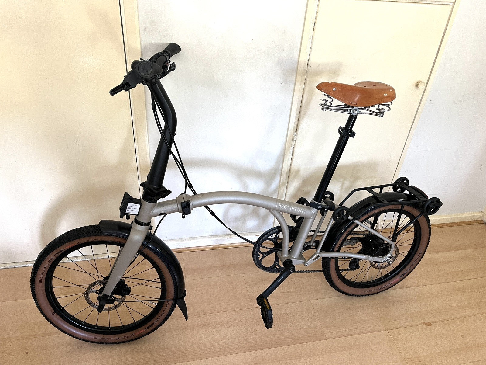 Brompton G Line 8 speed with rack and Mudguards, Traildust White, Large