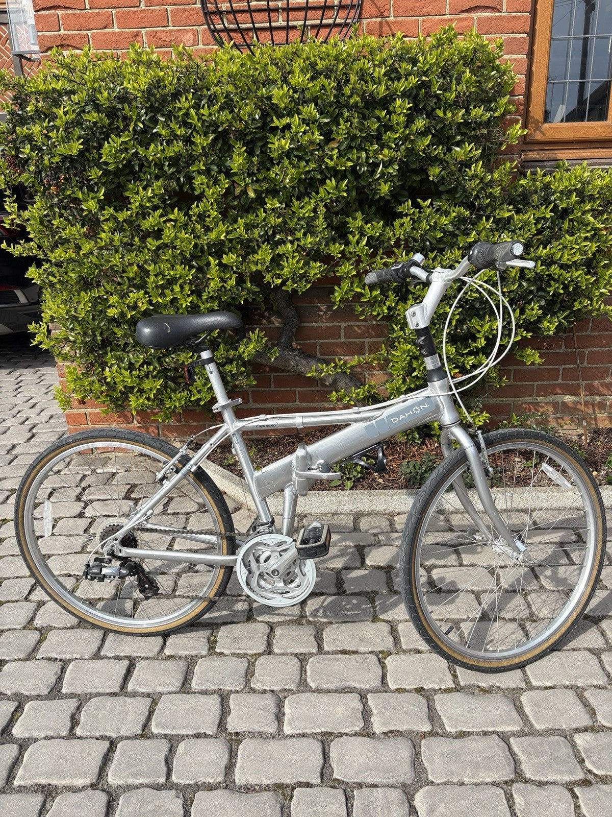 Dahon Espresso Folding Bike 26in wheels silver