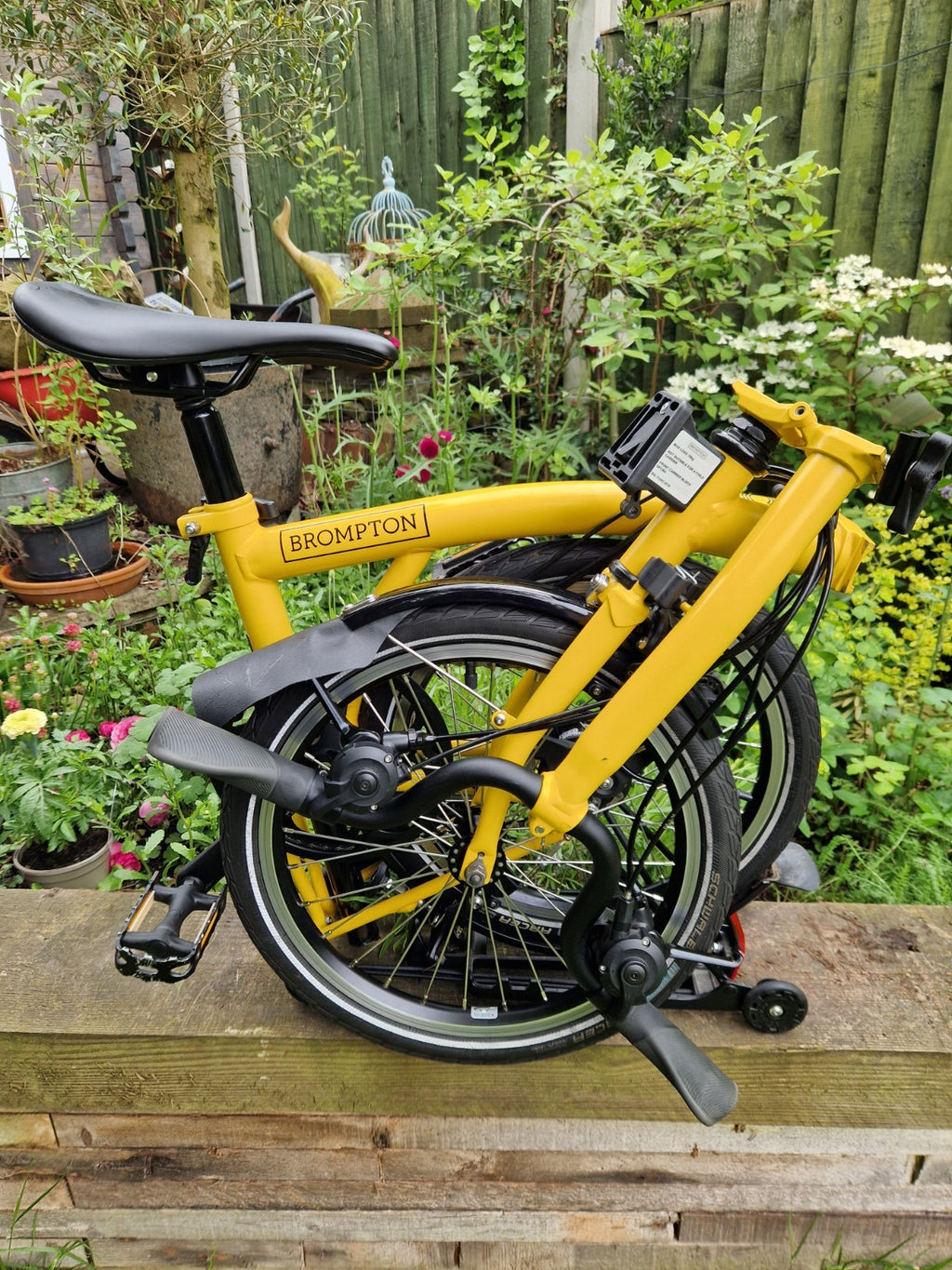 Brompton C Line 6 speed/Rack  Explore, Bumblebee Yellow/Black Mudguards LED