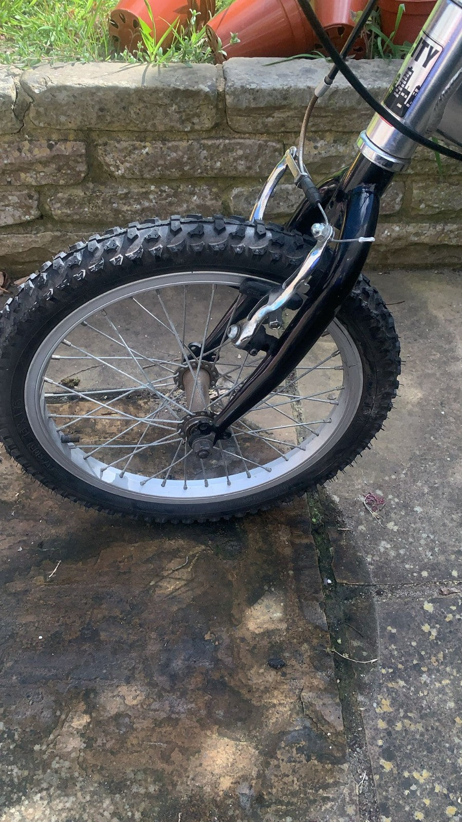 This Premiere alloy connector folding bicycle is a practical city commuter featu