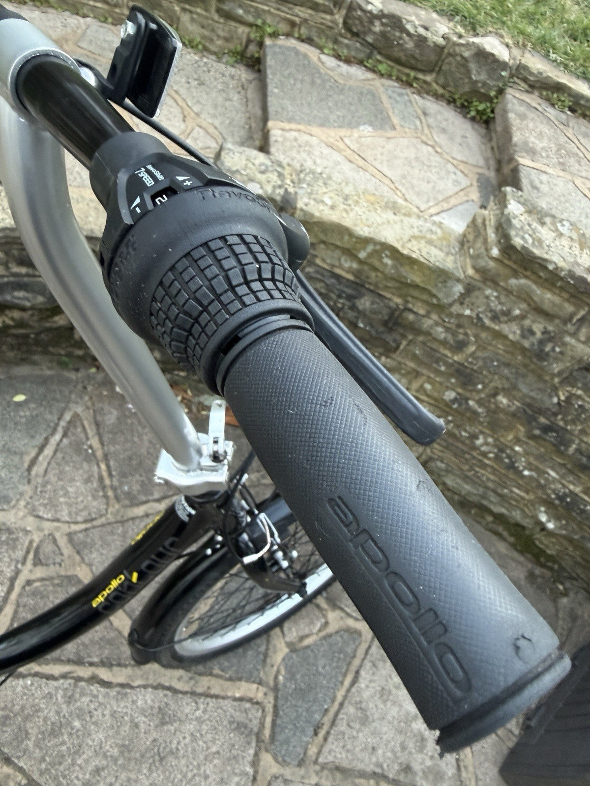 Apollo 20 inch wheel Folding Bike with Storage/carry Bag