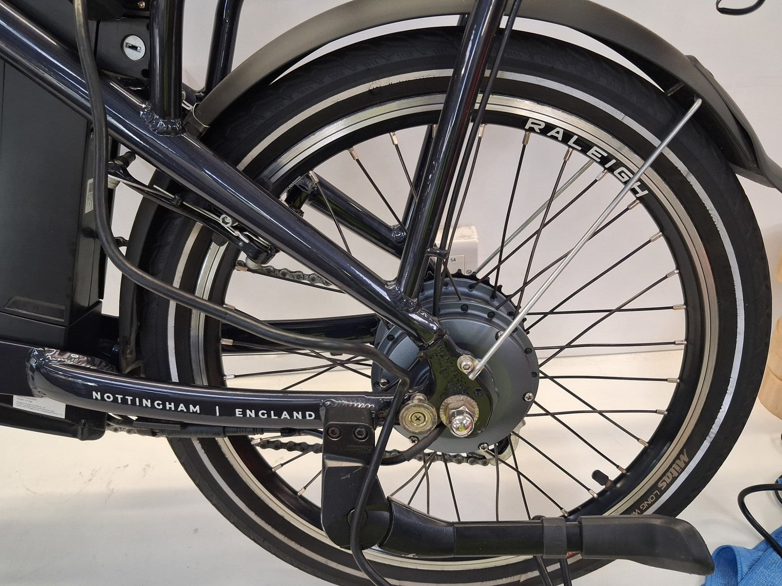 Raleigh Stow-E-Way Folding Compact 7~Speed 20" Wheel Alloy E--Bike Dark Blue A