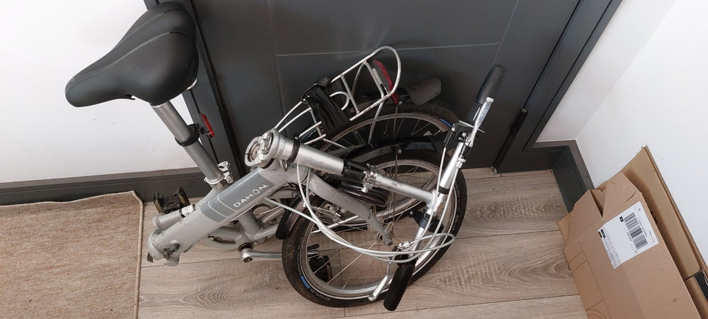 DAHON VITESSE FOLDING BIKE