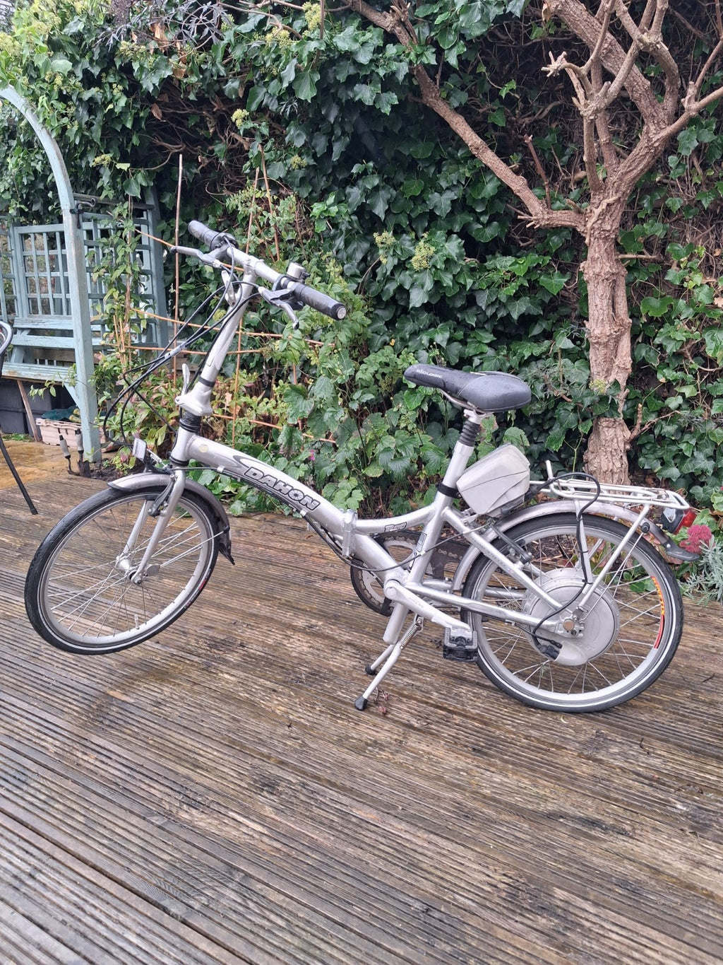 Dahon Neco 20in Folding Bike Silver Rear Rack Mudguards Kickstand V-Brakes