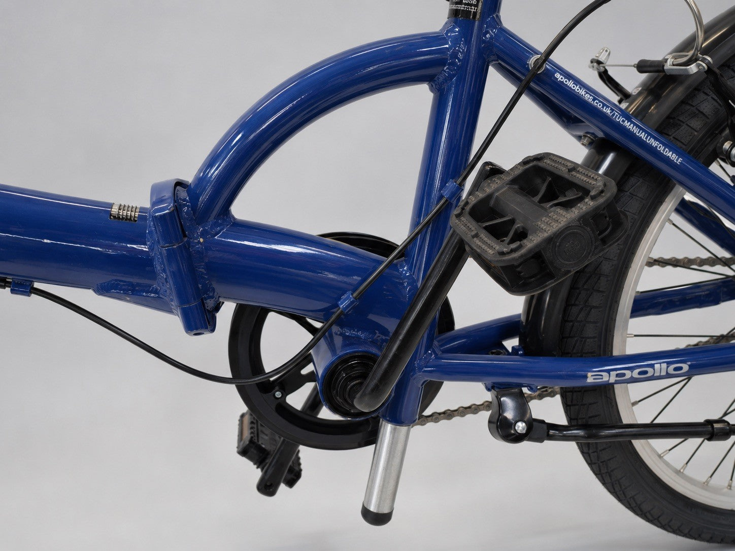 Apollo Tuck Folding Bike 20in Blue 1-Speed V-Brake Kickstand