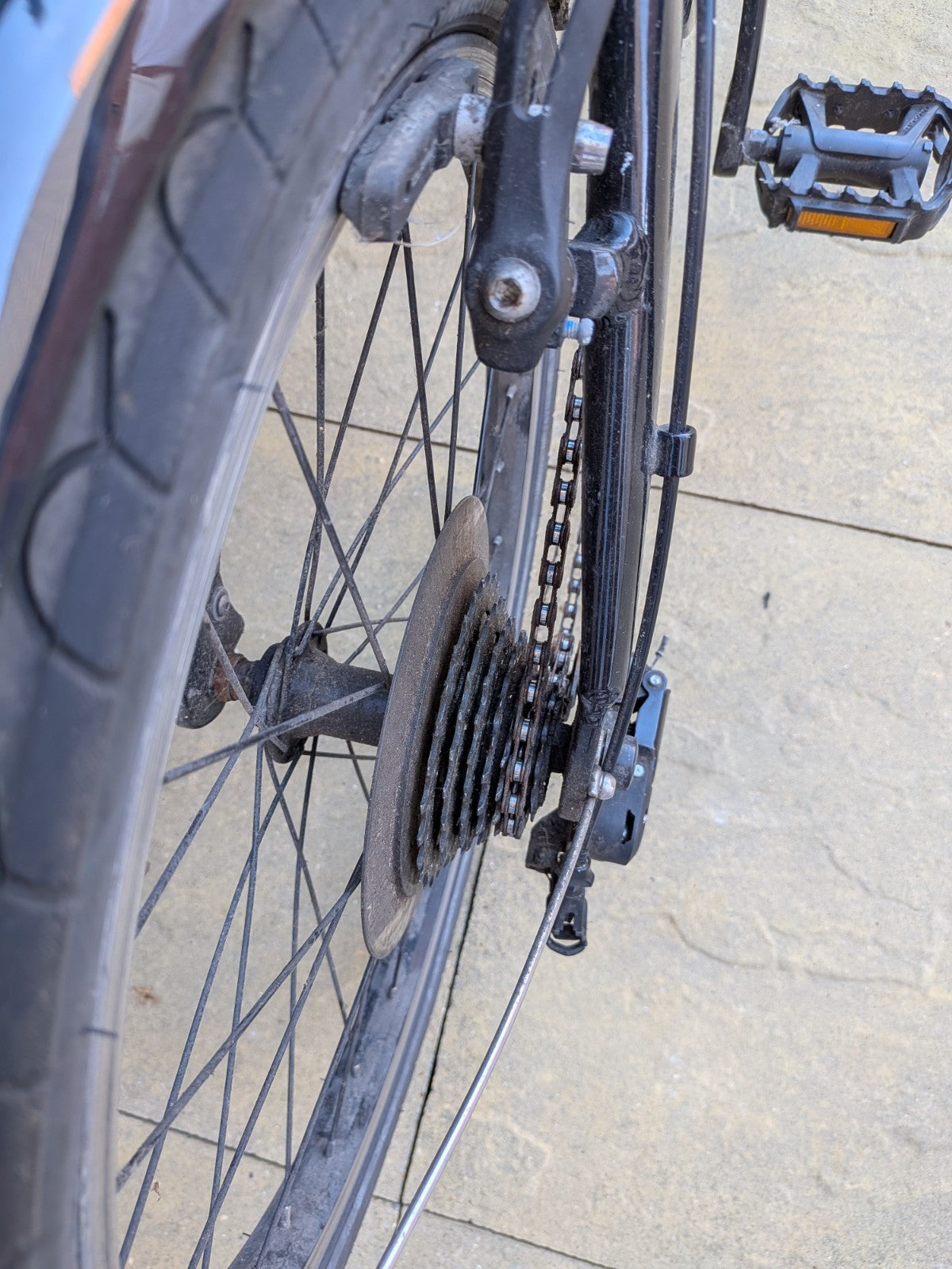 Dahon Vybe Folding City Bike 20-inch Wheels, 7-Speed, Black