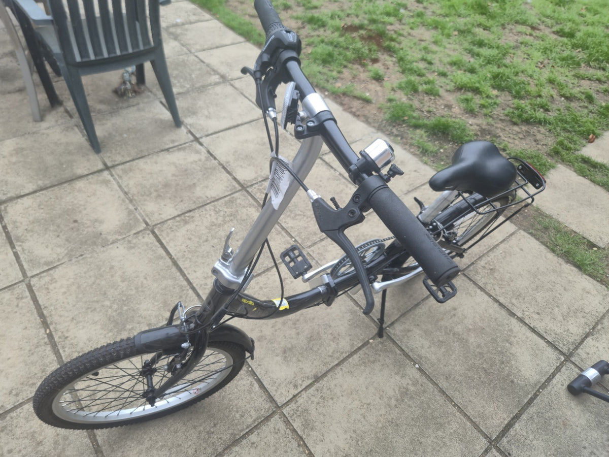 Apollo Compact Folding Bike 20in Black/Silver 6-Speed Rear Rack Mudguards