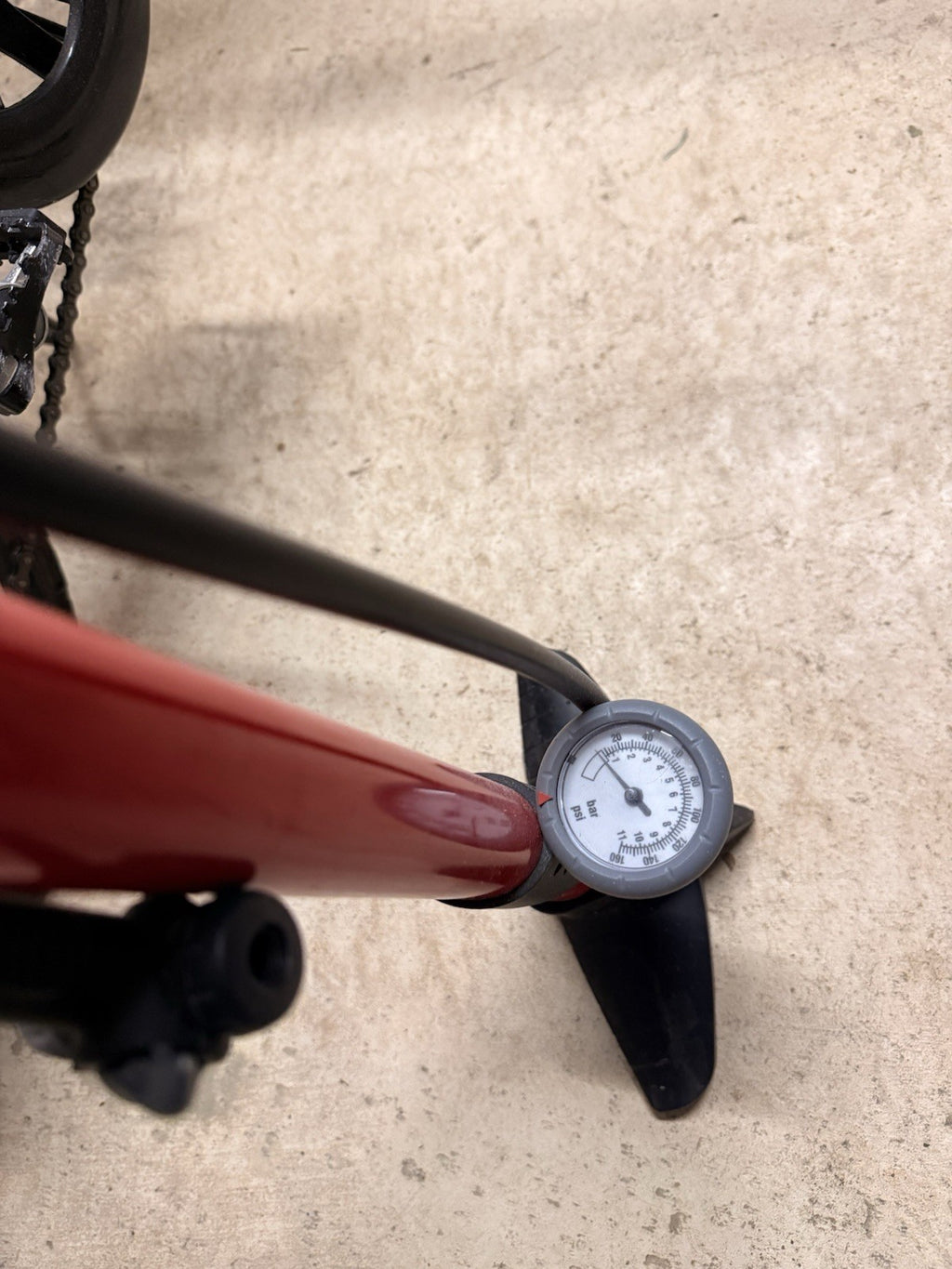 2 X Classic saker folding bikes + bike floor pump