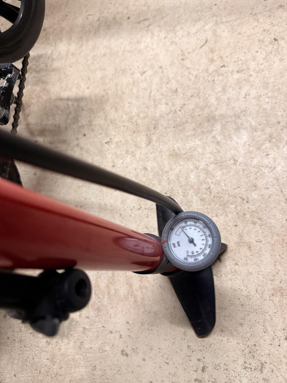 2 X Classic saker folding bikes + bike floor pump