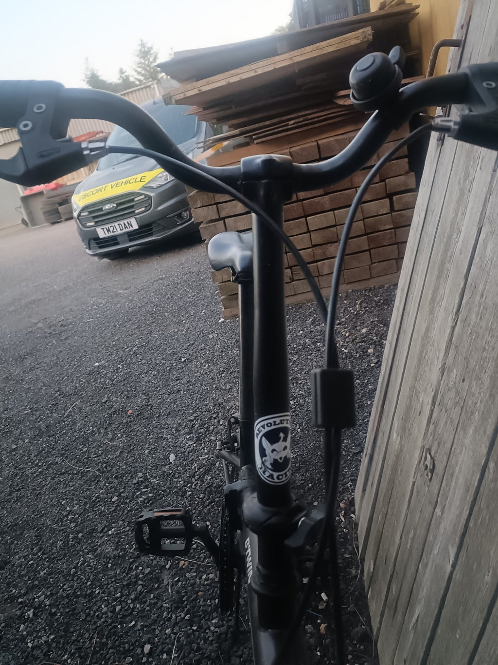 Decathlon B'Twin Folding Bike read in information