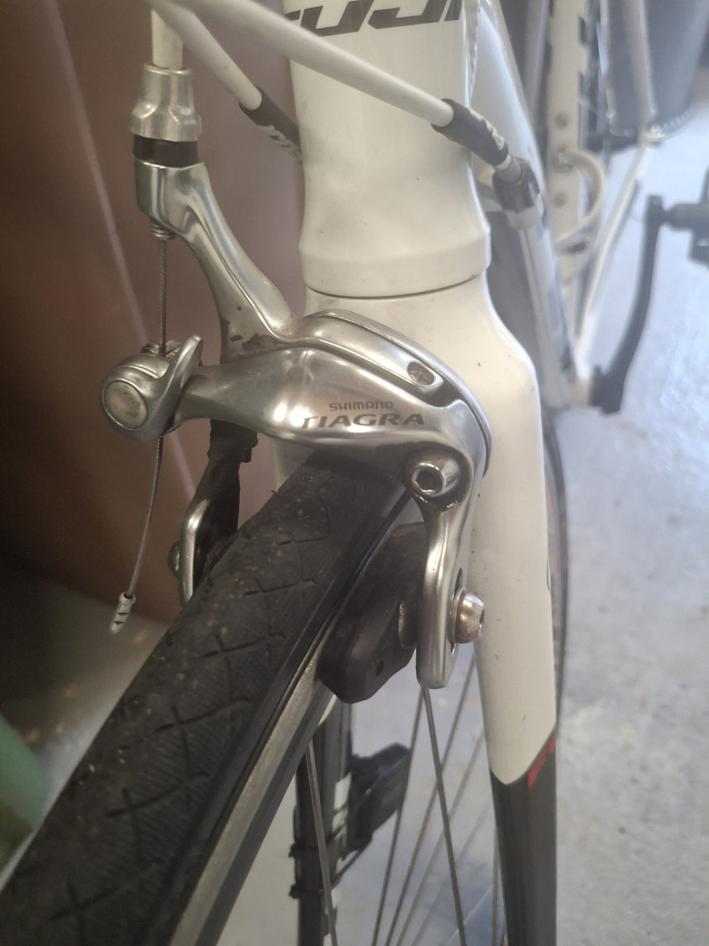 Fuji Mans Road Bike With Turbo Trainer And Pair Of Shoes Size 9