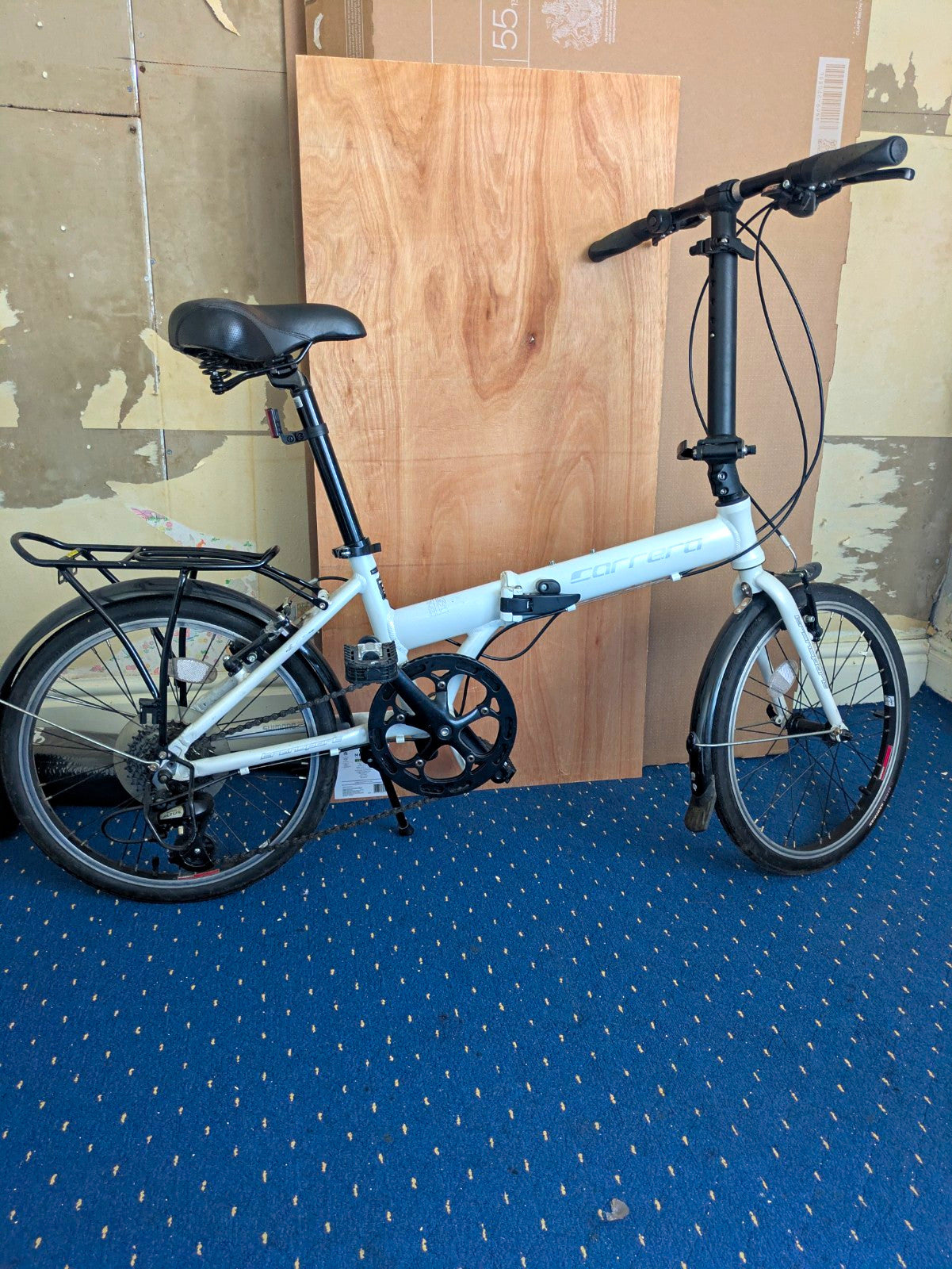 Carrera Subway Folding Bike 20in 6 Speed White/Black Rear Rack Mudguards