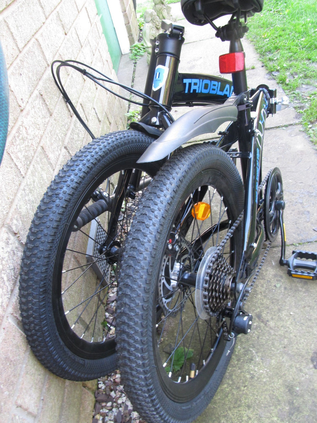 BIKE  FOLDING 20" WHEELS UNISEX DISC BRAKES -EXCELLENT SUPER CONDITION