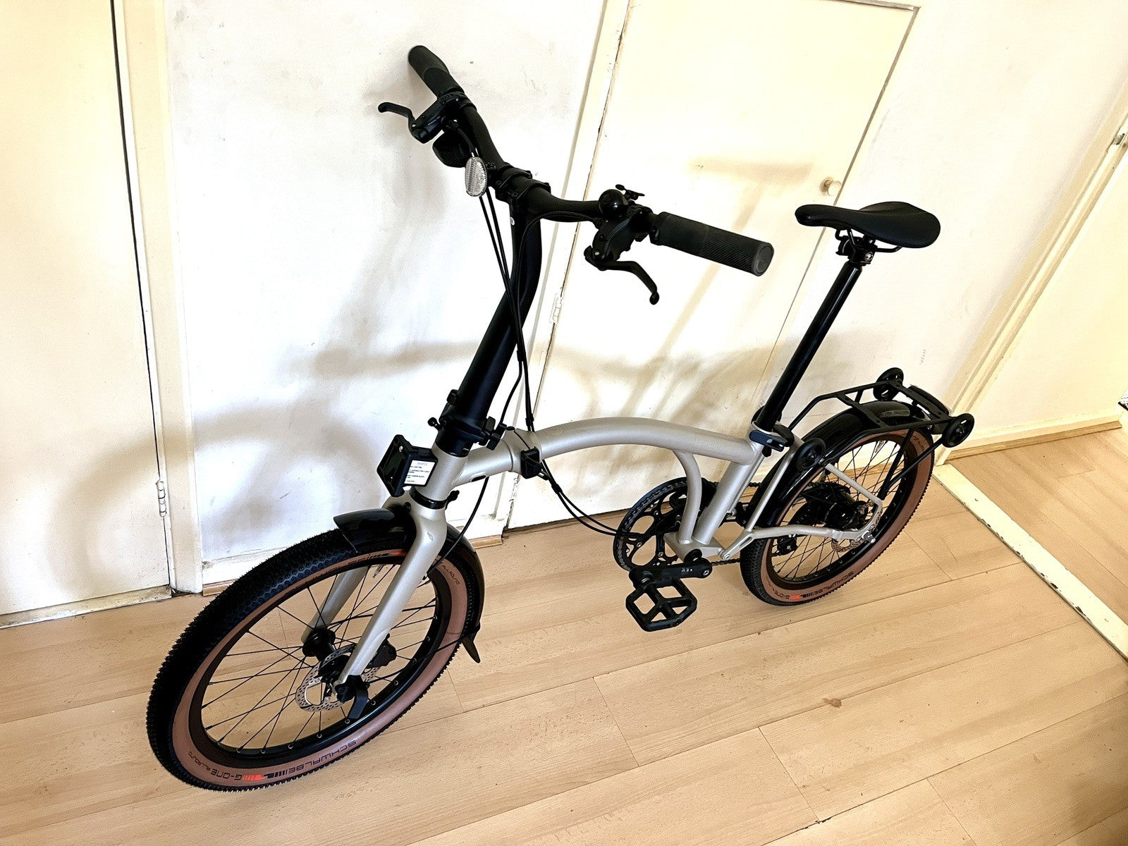 Brompton G Line 2026 with Roller Frame - 8-speed, Traildust White, Medium