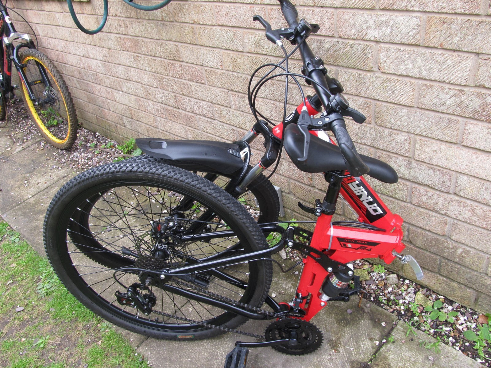BIKE - MOUNTAIN BI FOLD - 26" WHEELS - DISC BRAKES  UNISEX - EXCELLENT CONDITION