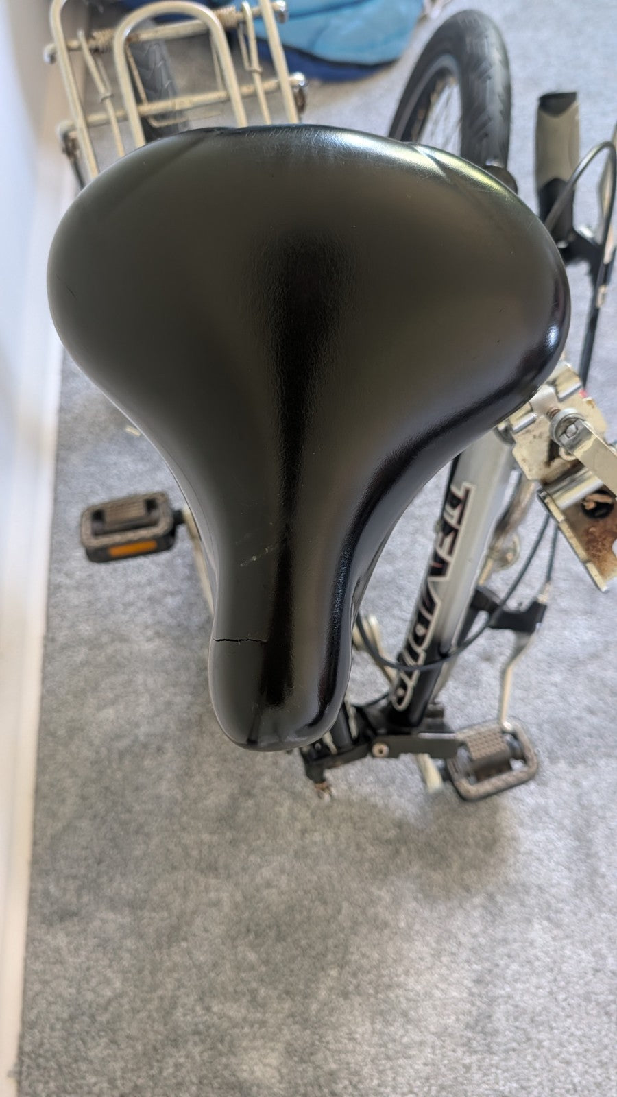 Folding Bicycle, Adults size 20 inch wheels condition used. Collection only!